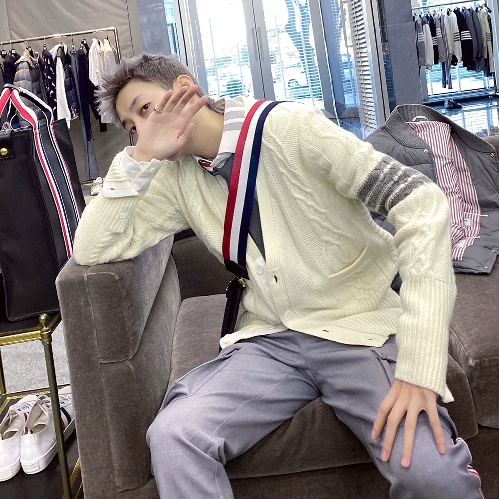 SAMAY Huangfu SAM Private! Haze trắng thanh cashmere dệt kim cashmere mùa đông xu hướng mới cho nam và nữ - Cardigan