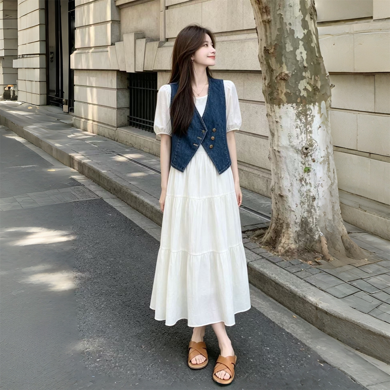 Salt-Style Denim Vest Paired with a Dress Set for Women, Summer 2026 New Model, Elegant and Trendy Two-Piece Set Salt-Style Denim Vest Paired with a Dress Set for Women, Summer 2026 New Model, Elegant and Trendy Two-Piece Set