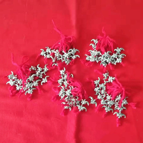 Буддийские бусинки поставляются с миао -хриплом лаос