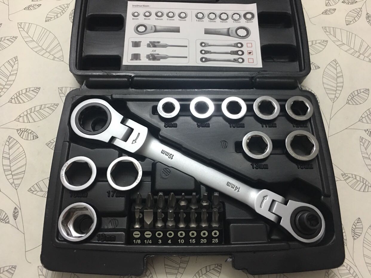 Export activity ratchet wrench multi-functional heart-through sleeve set fast ratchet two-way wrench electric vehicle maintenance