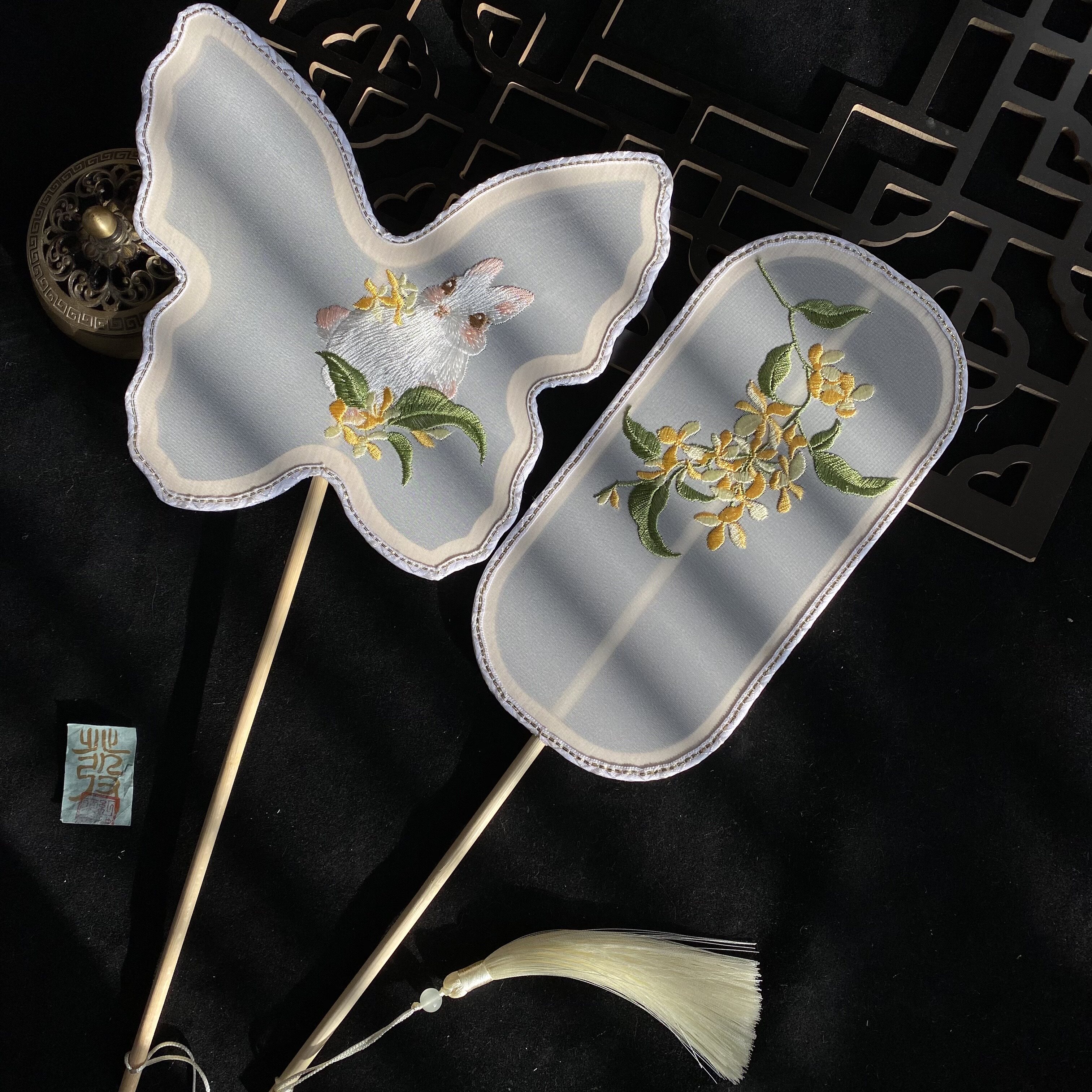 Ancient style group fan Chinese style Hanfu dance catwalk fan shooting long handle embroidered osmanthus rabbit classical shaped fan