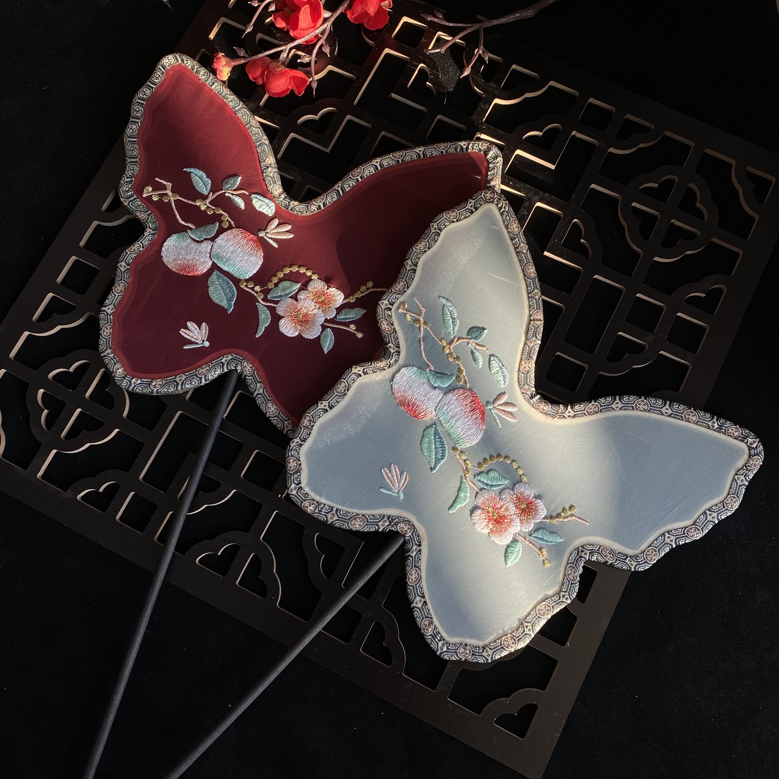 Cluster fan fan children summer semi-long handle flow su fan ancient clothing embroidered butterfly fan