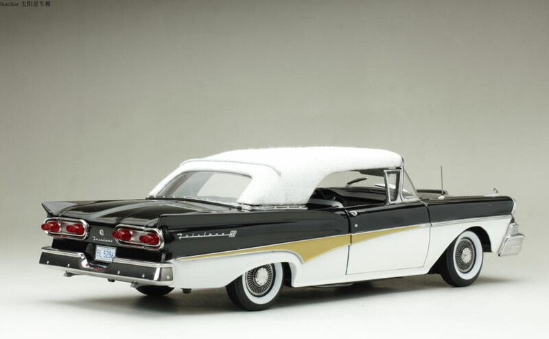 Sunstar 1/18 Scale Model Car 1958 Ford Falcon 500 Hardtop Classic Car Sedan White