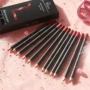 Hook lip liner 12 màu một bộ đồ không thấm nước kéo dài đích thực không đánh dấu người mới bắt đầu tô son môi Hàn Quốc - Bút chì môi / môi lót kẻ viền môi