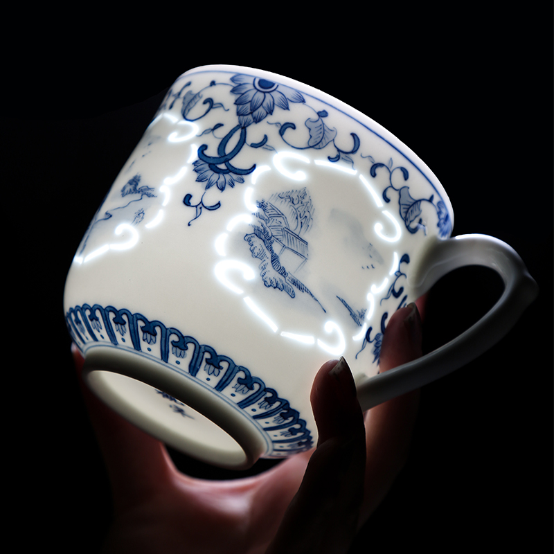 The View of song dynasty jingdezhen blue and white and exquisite hand - made Windows landscape glass ceramic with cover separation high - end) a cup of tea