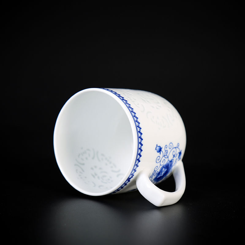 The View of song View jingdezhen blue and white porcelain of song dynasty and exquisite Chinese ceramic cups hollow out office cup China feng shui cups