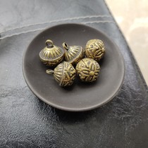 Old bronze hollow button retro brass hollow flower button overcoat brass button 8 yuan