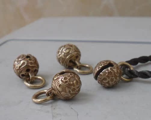 Old copper bell clang pendant vintage engraved flower copper bell clang hand chain Copper bell clang pendant retro style