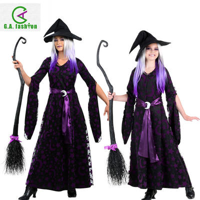 Cosplay Halloween and Children's Day stage performances show children, adults, purple witch and witch costumes