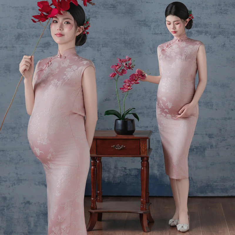New Photo Studio New Chinoiserie Theme Maternity Clothing Dignified and Elegant Pink Cheongsam Big Belly Mommy Art Photo Clothing New Photo Studio New Chinoiserie Theme Maternity Clothing Dignified and Elegant Pink Cheongsam Big Belly Mommy Art Photo Clothing