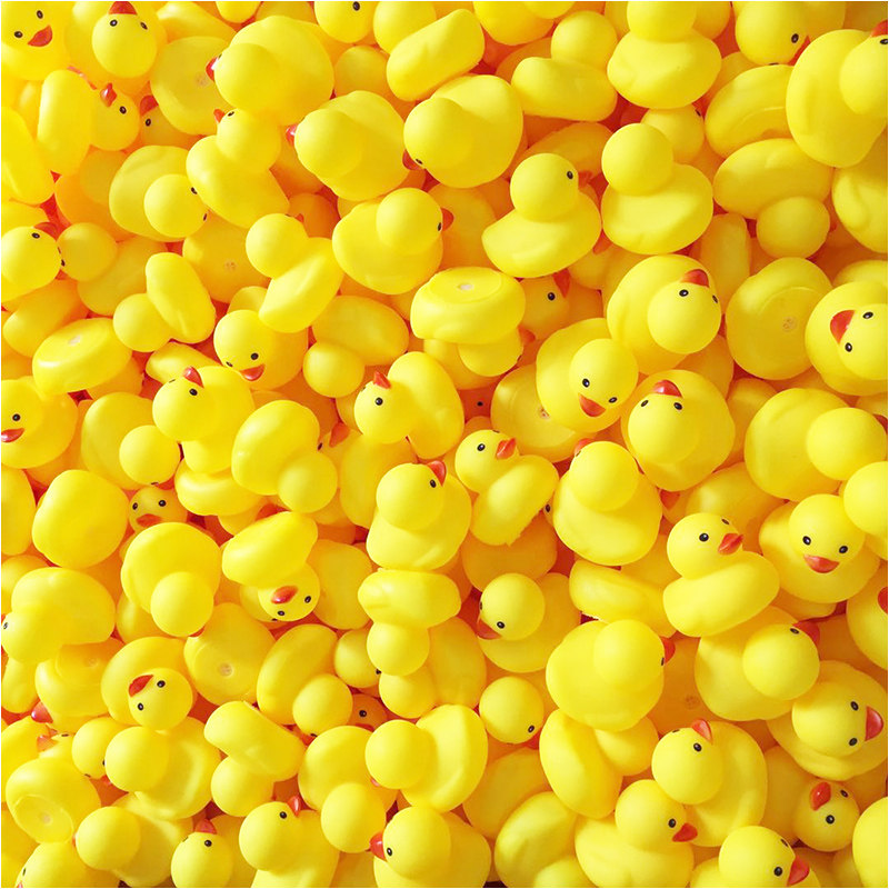 Bath toy boy girl bath play water floating little yellow duck Big yellow duck Boy girl pinching called duckling