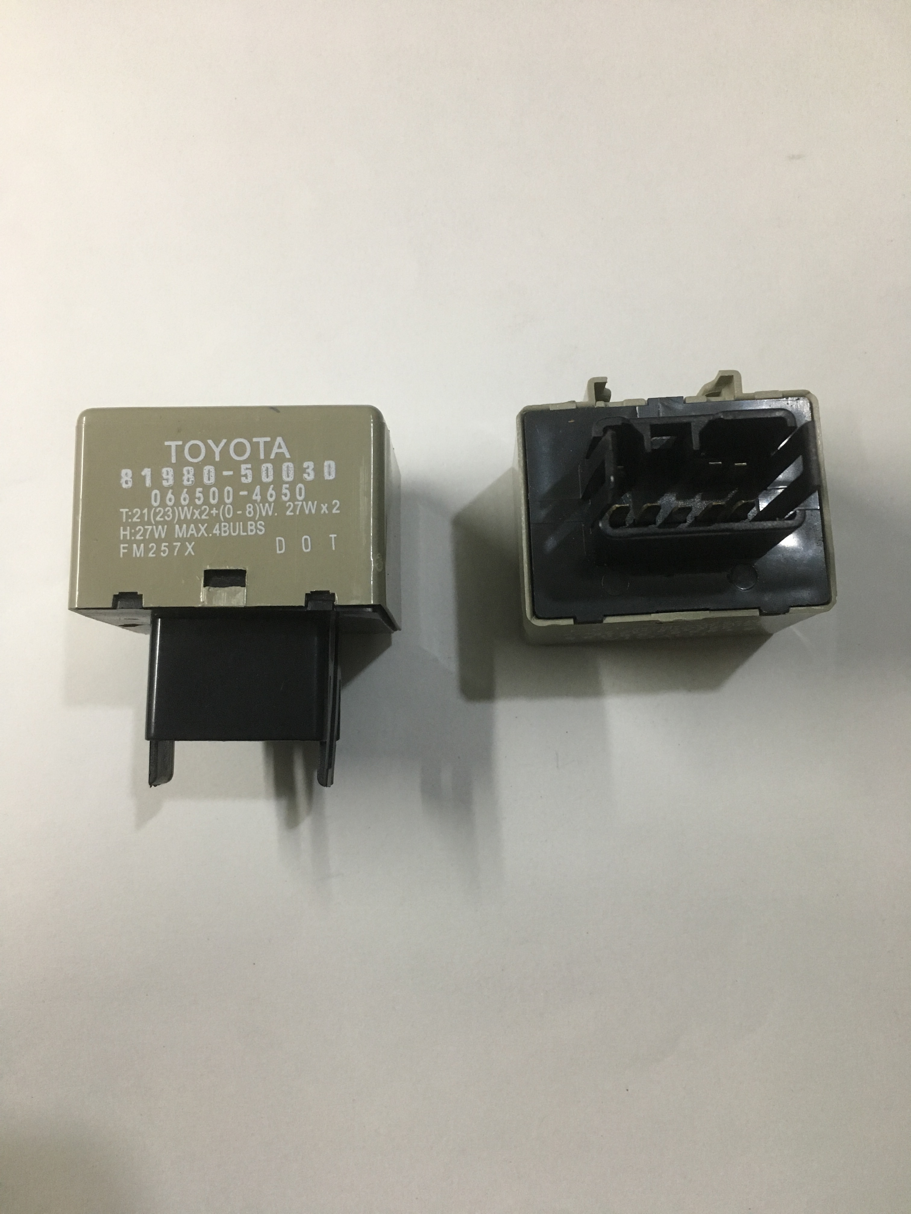 Toyota Camry REIZ Vichy Crown CAMRYCorolla Flasher 81980-50030Toyota Directional Light