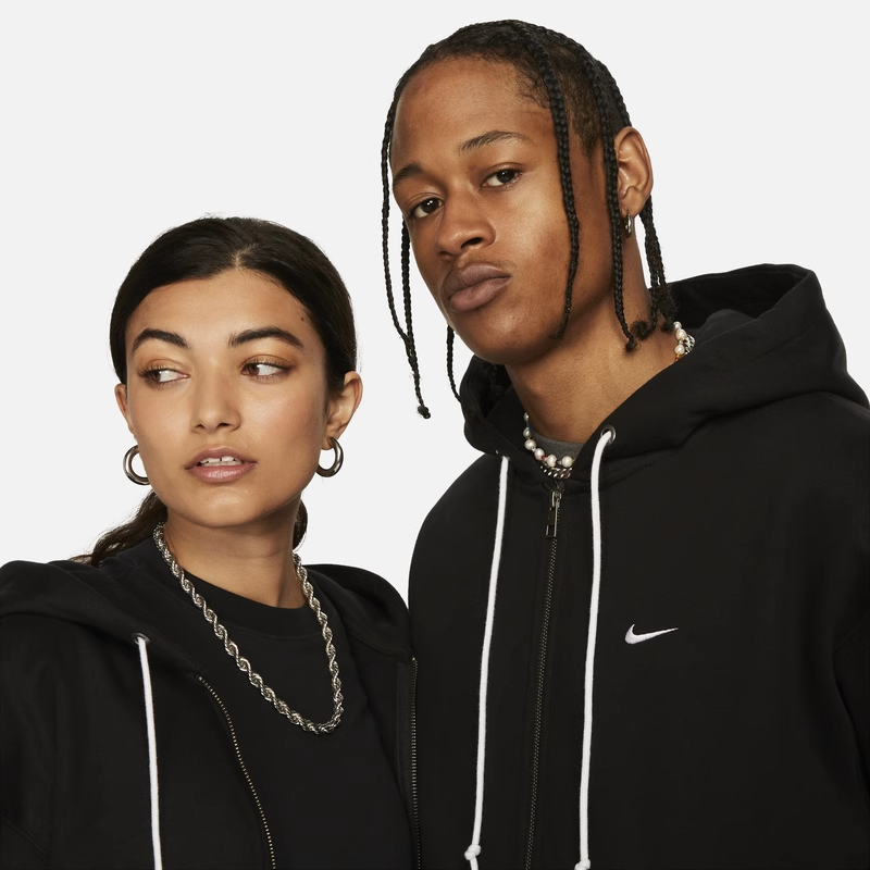 Спортивная теплая куртка Nike для отдыха с капюшоном