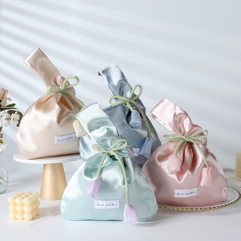 2026 Bridesmaid Nurse's Day Gift Bag Wedding Silk Tulip Wrist Bag High-End Handbag