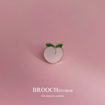 Cute little trinket brooch upscale woman pink small peaches coat corner badge anti-walk light buckle Dont fit the chest badge.