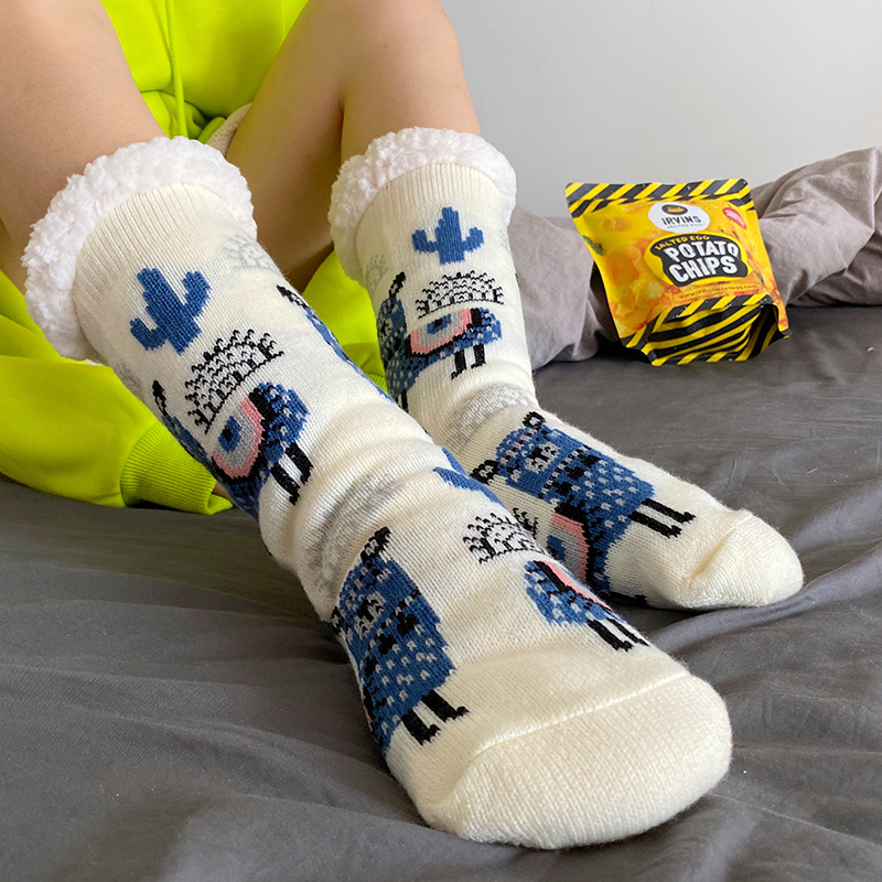 Cute grass mud horse floor socks set middle tube plus velvet non-slip thickened warm home postpartum confinement sleep socks autumn and winter