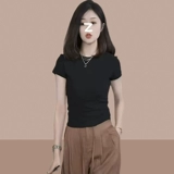 Стройная и стройная рубашка