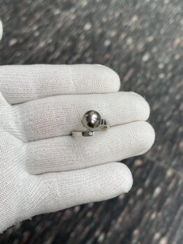 9.75mm tahitian malachite green ring, shot in natural light, heavy industry s925 cultivated diamond inlay