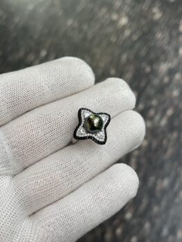 Fluorescent spicy 8.55mm malachite green ring, seiko s925 inlay, shot in natural light