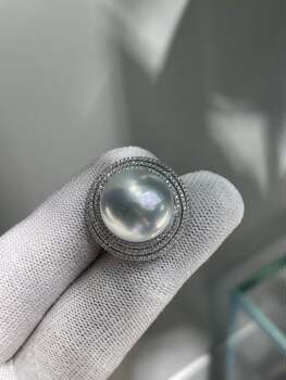 Collectible! the giant 17.6mm australian white pearl ring is so impressive. it is set with 18k natural diamonds.