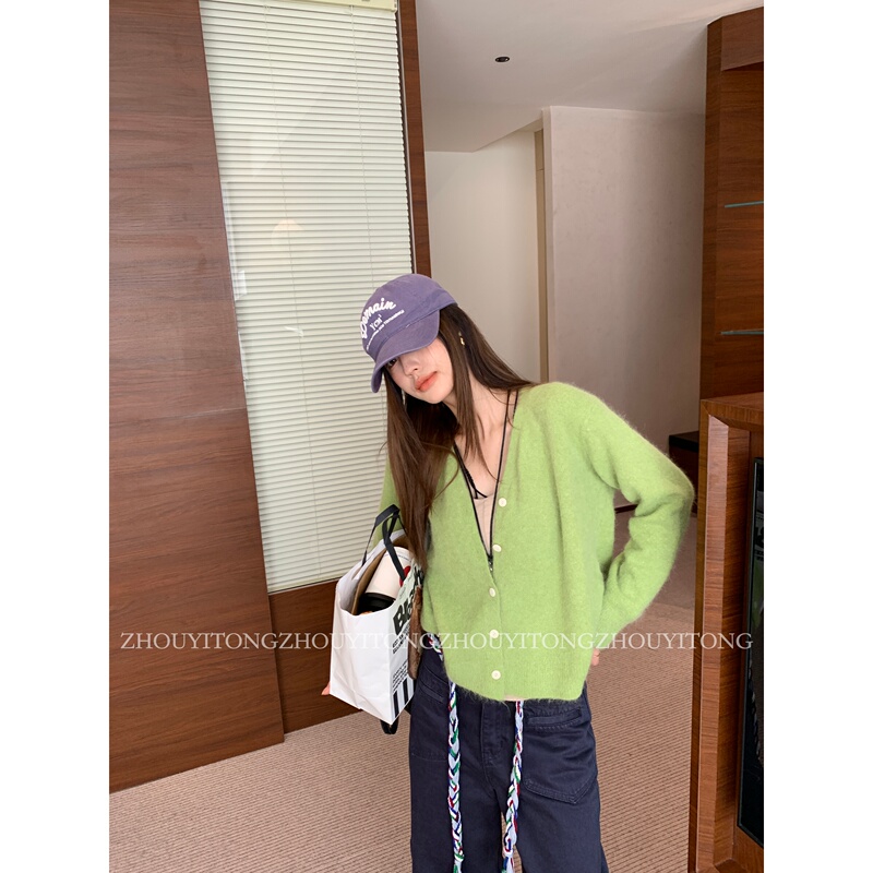 【Atmosphere】Zhou Yitong's New Green Knit Sweater for Women, Loose and Soft Knit Cardigan Jacket for Autumn and Winter 【Atmosphere】Zhou Yitong's New Green Knit Sweater for Women, Loose and Soft Knit Cardigan Jacket for Autumn and Winter