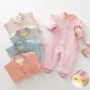 Quần áo trẻ em Xiêm mùa xuân và mùa thu cotton mùa đông cộng với nhung dày ấm áp Trẻ sơ sinh 1 tuổi Tháng ba nam nữ quần áo kín bộ khủng long bé trai