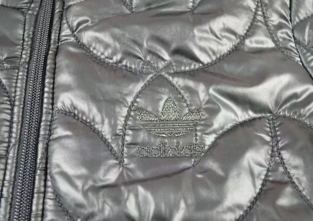 Muzi Sports  / clover áo khoác nữ áo khoác cotton màu đen đỏ P00721 ​​P00722 - Quần áo độn bông thể thao