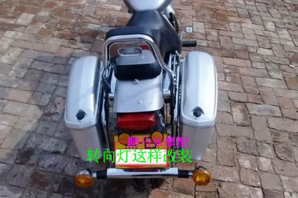 Nhà máy trực tiếp hộp đen xe máy bên hông hộp đuôi thùng hoàng tử treo hộp vật liệu ABS vành đai giá