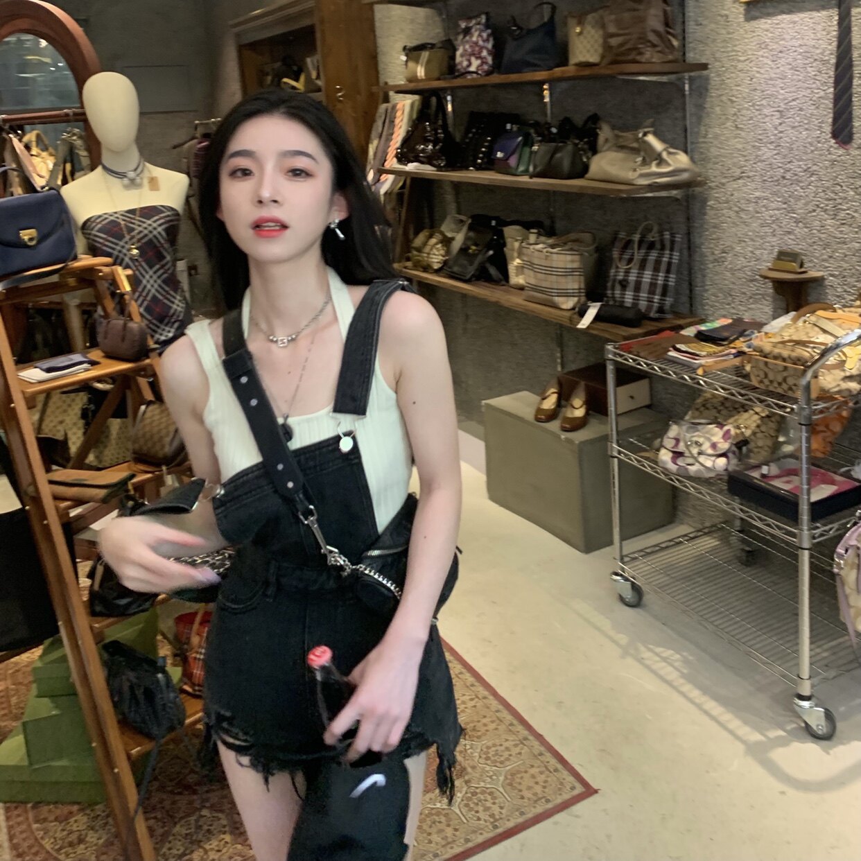 SIMONA22 summer new sweet and cool little hot girl black denim holding baby bag shorts raw fringe tassel high waist shows long legs
