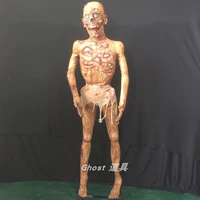 Стоящий мужской труп