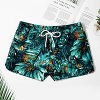 Темно -зеленая женщина