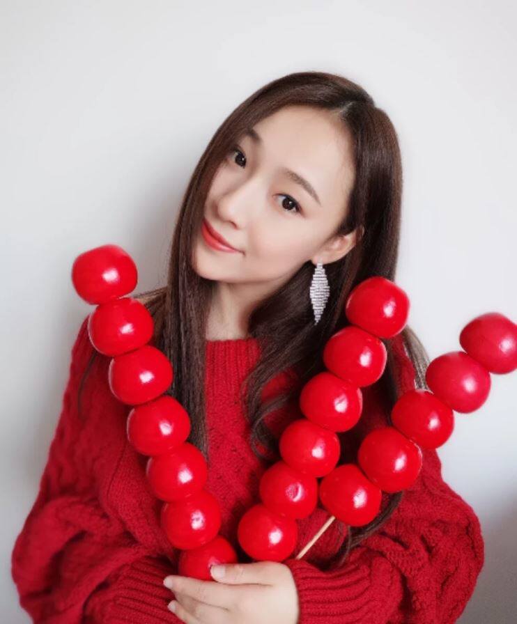 Fruit hoist dance props playing simulation model fruit size string of sweet hoist children performing decoration photo