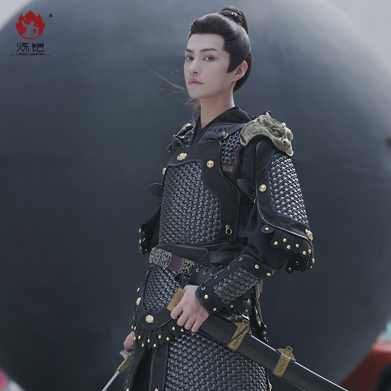 🔥揭祕古代勇士的力量!【煉鎧】男款兩件式鑰匙鎖甲小將軍—溫陳華中國甲冑盔甲鎧甲真人可穿,帶你穿越回漢唐盛世!🛡️