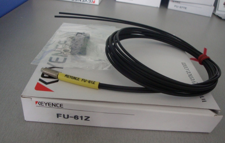KEYENCE Kienz FU-61Z fiber optic unit reflexes before clapping for Japanese spot