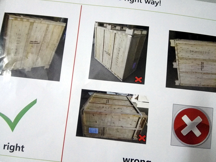 Manufacturer Direct sales Shipped Color adhesive printed ogo stickers custom two-dimensional code multicolor printed waterproof labels