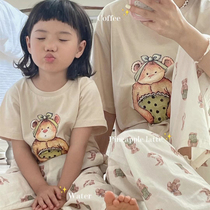 A three-port parent-child home suit suit 2022 Summer new South Korean childrens dress mother and mother loaded with two sets