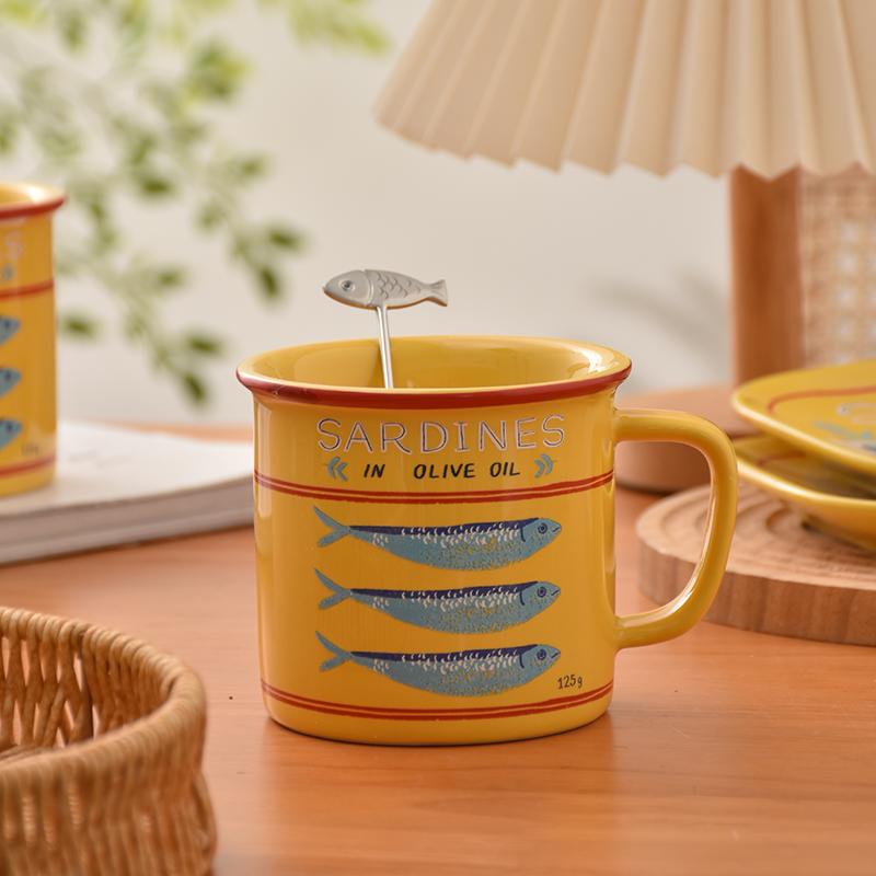Piaji Takes a Journey to an Oceanic Dream with a Creative Sardine Mug, a Large-Capacity Ceramic Coffee Cup Piaji Takes a Journey to an Oceanic Dream with a Creative Sardine Mug, a Large-Capacity Ceramic Coffee Cup