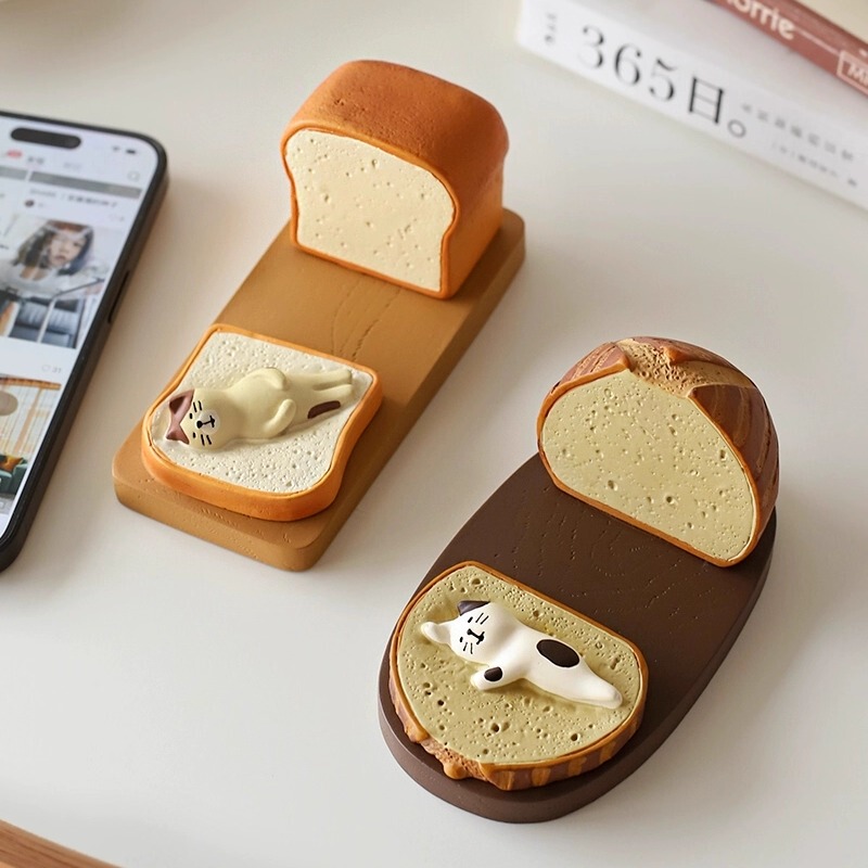 Piaji Cute Toast Cat Cartoon Phone Stand with Adorable Cat Design, Creative and High-Value Desktop Decoration