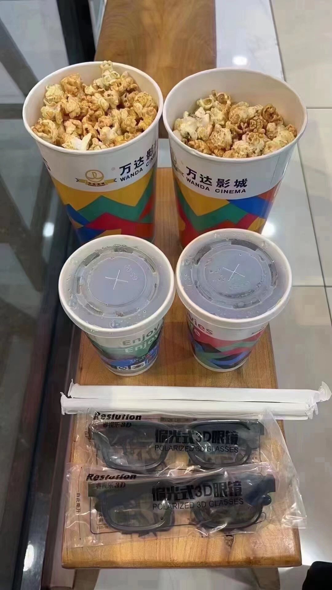 全国の映画館で、ポップコーン、コーラ、スナックセット、フライドポテト、アイスクリーム、その他映画館で販売されているスナック類を販売しています。