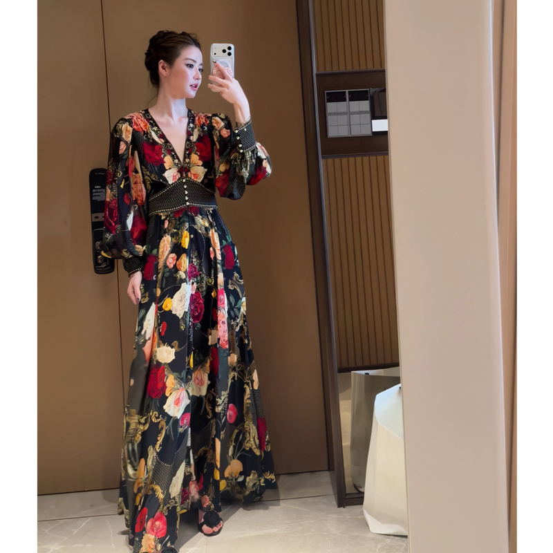 New Arrivals for Spring and Autumn! Night Rose~ Floral Gown with a Courtly Style, Waist-Cinching French V-Neck, Luxurious and Bold Colors New Arrivals for Spring and Autumn! Night Rose~ Floral Gown with a Courtly Style, Waist-Cinching French V-Neck, Luxurious and Bold Colors