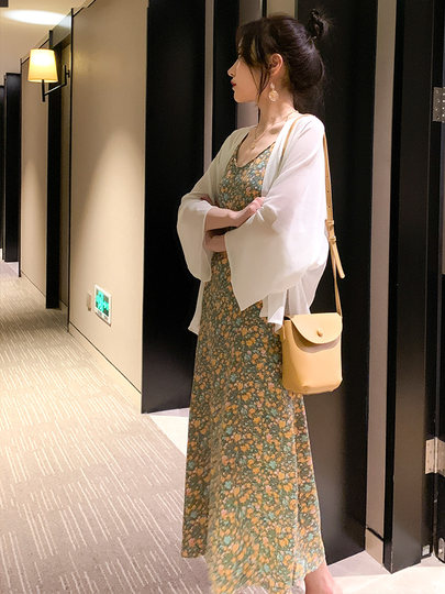 Gentle Floral Suspender Dress for Women, Spring and Summer New Style, Small Daisy V-Neck Slimming Inner Chiffon Long Dress