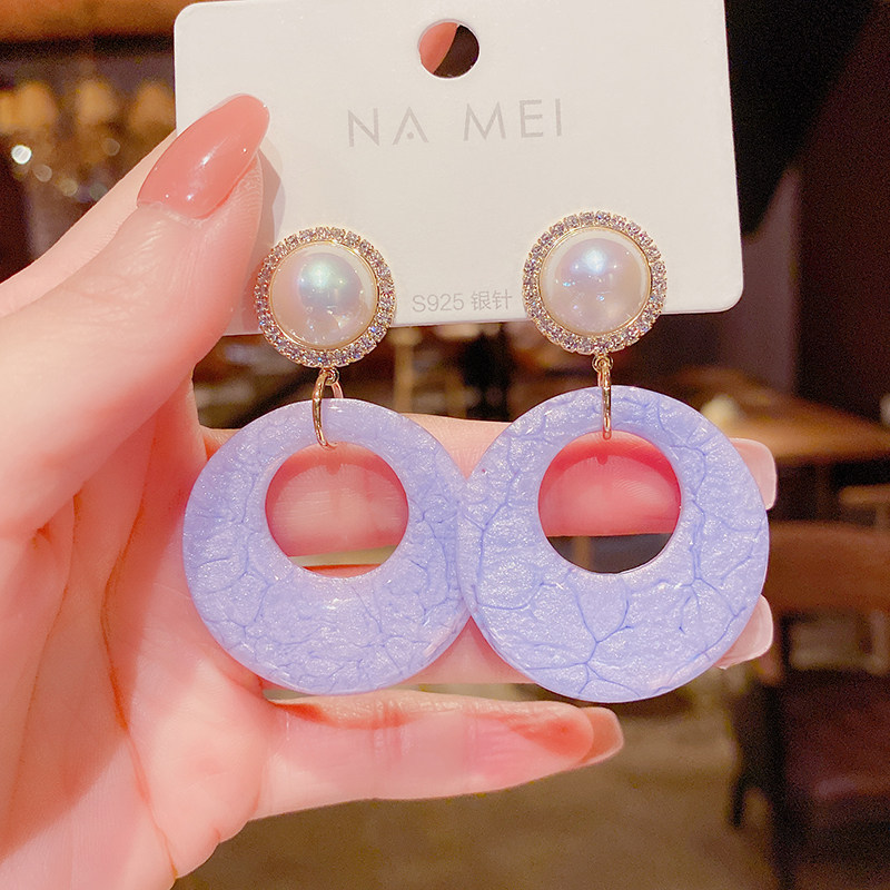 South Korea 2022 New Wave Acrylic Circle Earrings Female Temperament Lukewarm Wind Ear Pendant Design Sensation Summer Ear Accessories