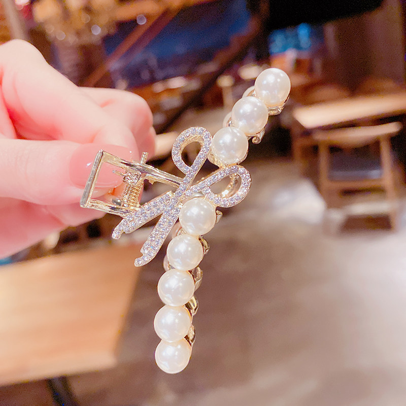 South Korea 2022 New Advanced Sensation Pearl Hair Clip Grip Clip Fashion Scissors Grip Hairpin Clip Web Red Back Brain Spoon Hair Accessories