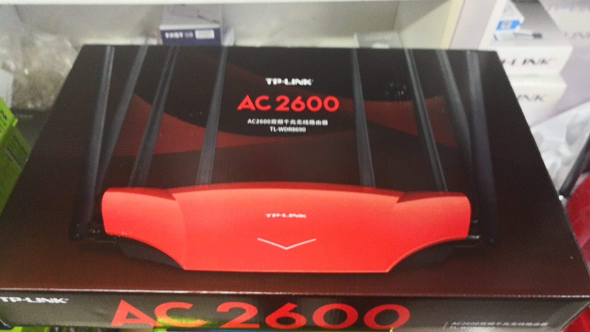 TP-LINK Full Gigabit Port 8 Antenna AC2600 Dual Band Gigabit Wireless Router TL-WDR8690