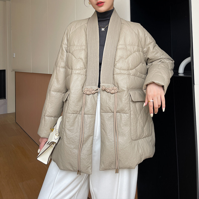 Imported dermal sheep - skin feather jacket in 2022 new white velvet warm V - collar coat