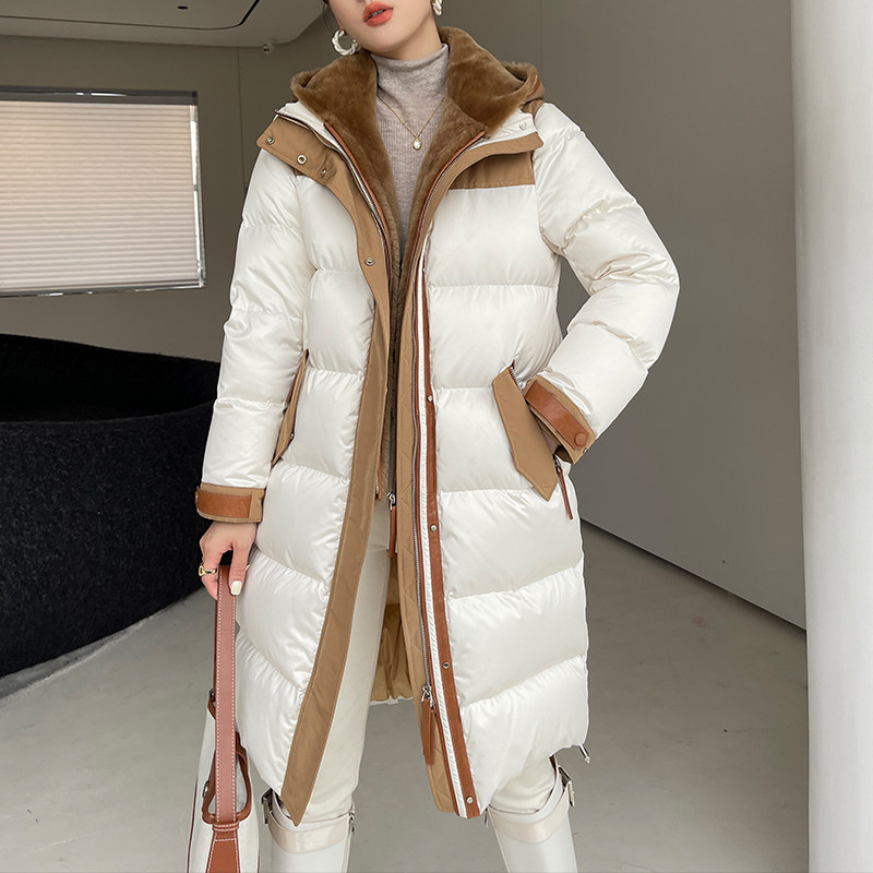 Serious fur and hat fur high end white velvet feather feather feather in the long 2022 winter fashion coloured coat