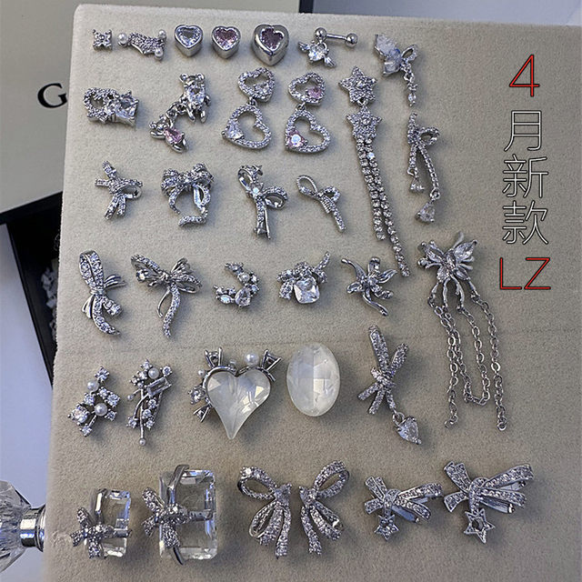 24 ເມສາ Love Pendant Bear Twist Bow Crushed Ice Butterfly Gift Jacket Set Nail Art Accessories LZ Silver