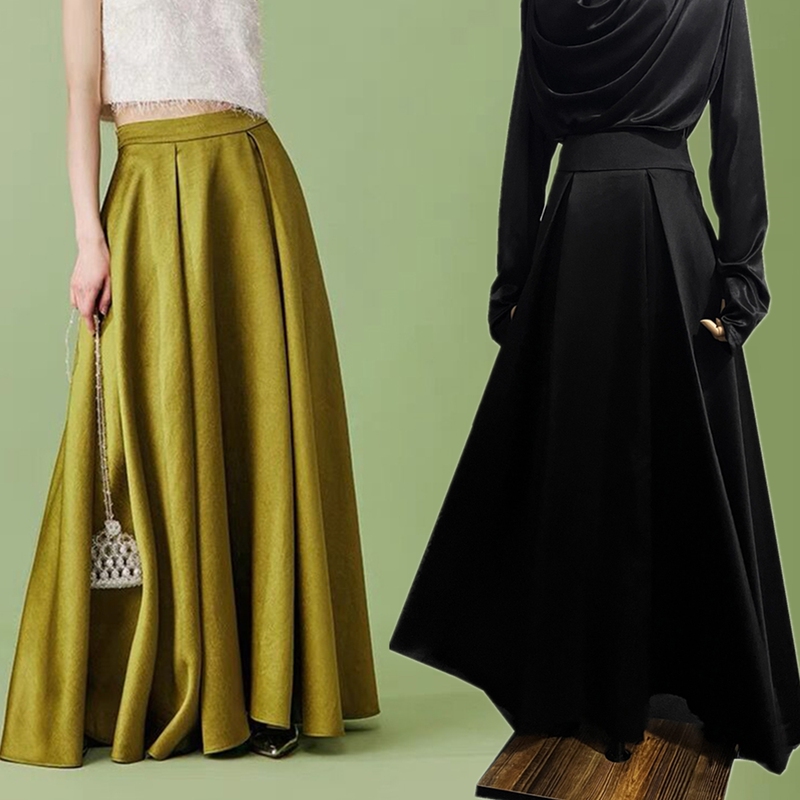 The Rich Lady Wears a French-Style Luxurious Green Bamboo Satin Pearlescent Large Skirt with a Floor-Length Elegant Long Skirt