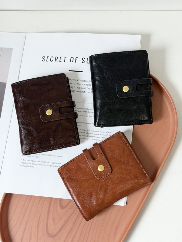 Crafted by Miss Liu | Imported First-Layer Vegetable-Tanned Cowhide Genuine Leather Short Wallet for Men and Women with Multiple Card Slots and Id Card Holder Crafted by Miss Liu | Imported First-Layer Vegetable-Tanned Cowhide Genuine Leather Short Wallet for Men and Women with Multiple Card Slots and Id Card Holder