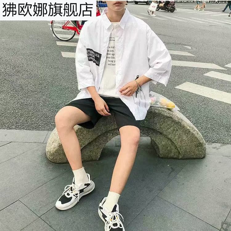 Mùa xuân và mùa hè nam tay áo Hàn Quốc phiên bản của chiếc áo sơ mi xu hướng lỏng lẻo nam Harajuku Hồng Kông gió nửa tay áo quần áo.